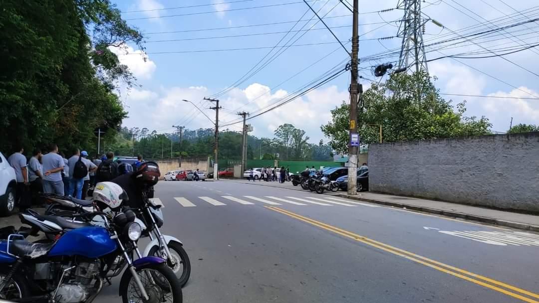 Criminosos Utilizam Caminhão Baú 'Carreto' em Roubo Planejado à Localiza Rent a Car em SBC