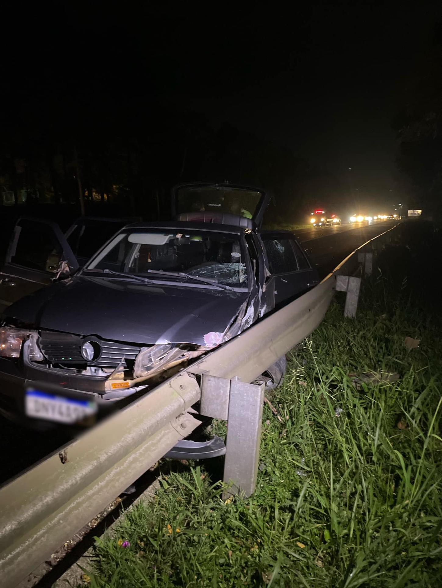 Grave acidente no quilômetro 48 da rodovia Índio Tibiriça, próximo à COPAM, envolvendo dois veículos