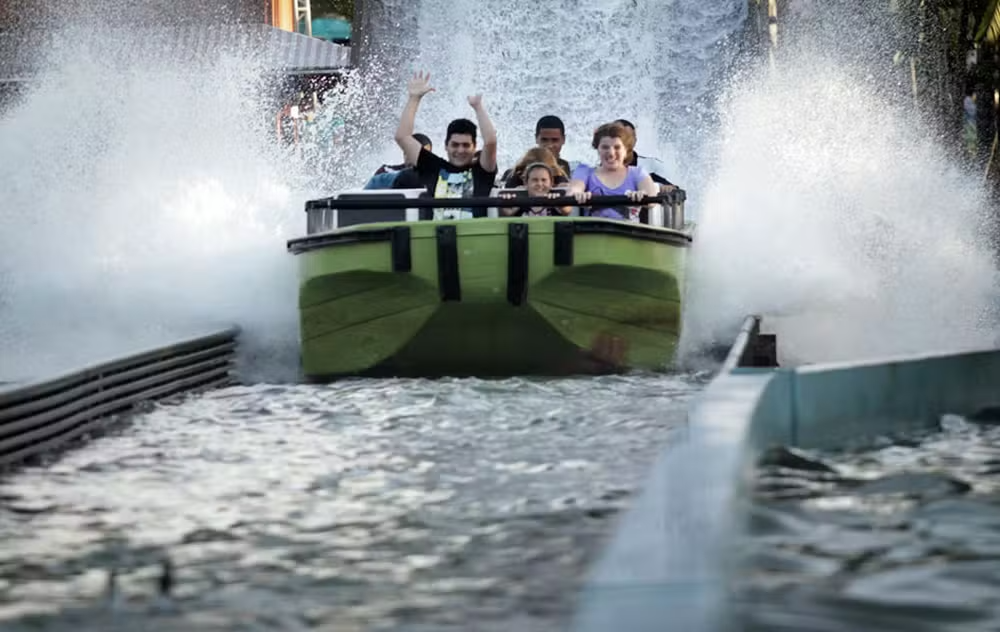 Tobogã aquático, uma das atrações mais disputadas pelos visitantes do Playcenter em SP, nos anos 90 e 2000.