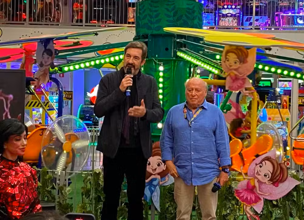 Alexandre Costa, fundador da Cacau Show, e Marcelo Gutglas, fundador do GRupo Playcenter, em coletiva de imprensa nesta terça-feira (20). 