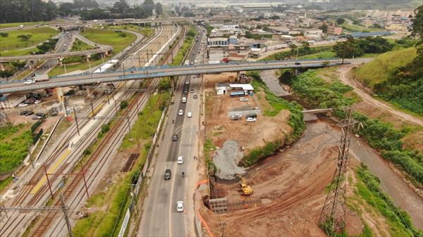 Obras de drenagem obrigam o fechamento parcial da avenida Alberto Soares Sampaio em Mauá