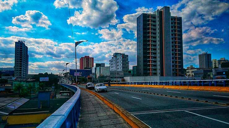 Previsão do Tempo em Mauá, SP: Céu Encoberto e Possibilidade de Chuva com Temperaturas entre 22°C e 33°C
