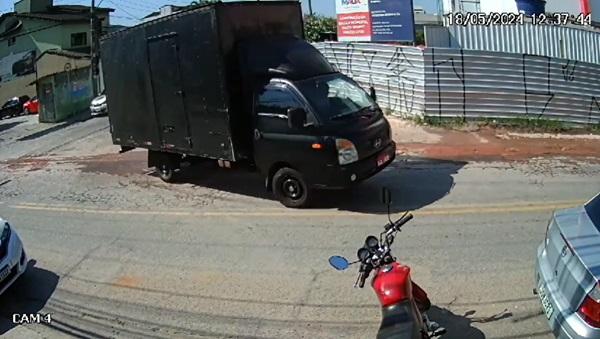 Moradores de Mauá Agem por Conta Própria na Busca de Veículo Furtado