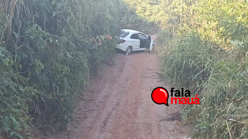 FAMÍLIA PERDIDA NA MATA COM CARRO ATOLADO É RESGATADA EM PARANAPIACABA PELA PM AMBIENTAL