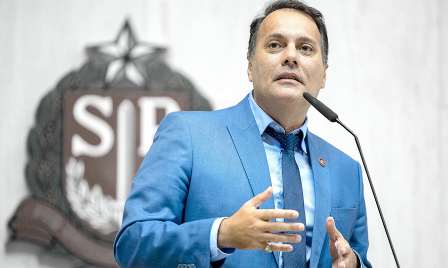 Desembargador pede vistas e registro de candidatura de Atila segue na berlinda