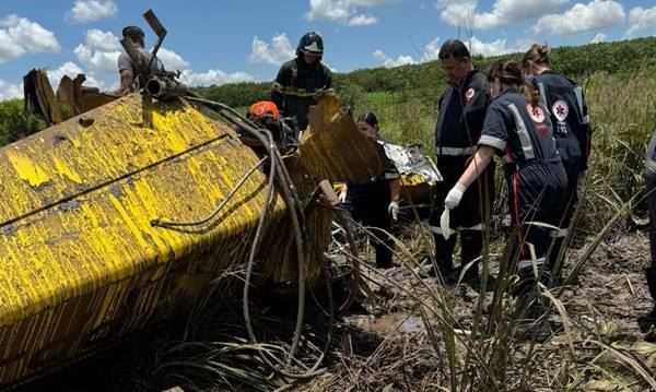 PILOTO MORRE EM QUEDA DE AVIÃO AGRÍCOLA DURANTE PULVERIZAÇÃO EM FERNANDÓPOLIS-SP