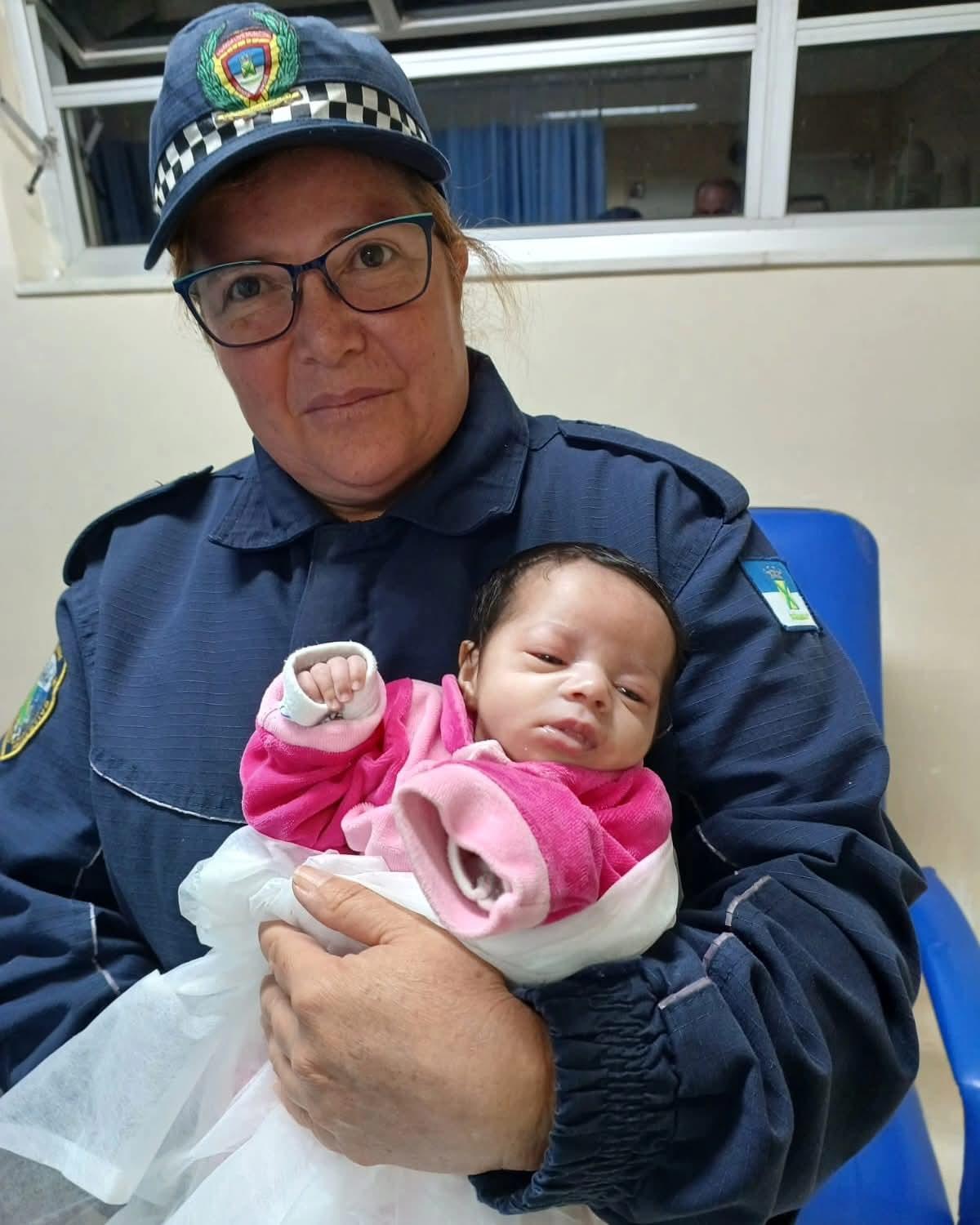 GCM DE SANTO ANDRÉ SALVA BEBÊ ENGASGADA