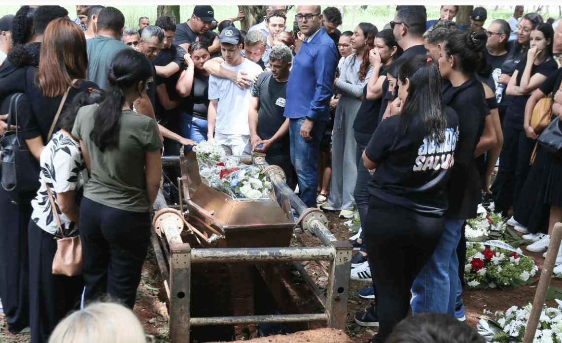 Irmãos Andreenses de 16 e 24 Anos São Sepultados no Cemitério Curuçá