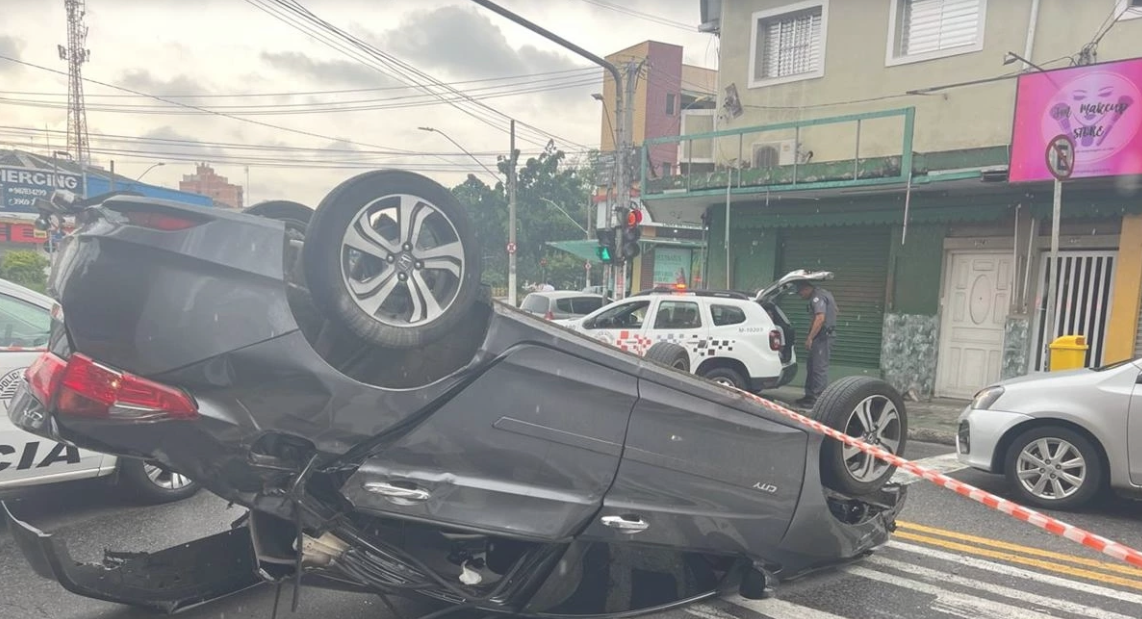 Carro de Detento em 'Saidinha' Capota Durante Perseguição no Santa Teresinha