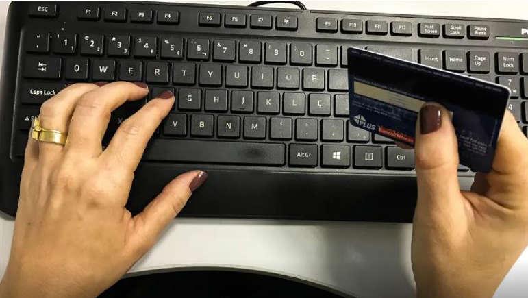 Dados de cartões de crédito e PIX serão monitorados pela Receita Federal