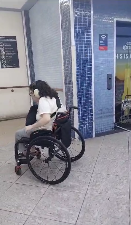 Cadeirantes impedidos! Elevador bloqueado na COOP do Jd Itapark gera revolta