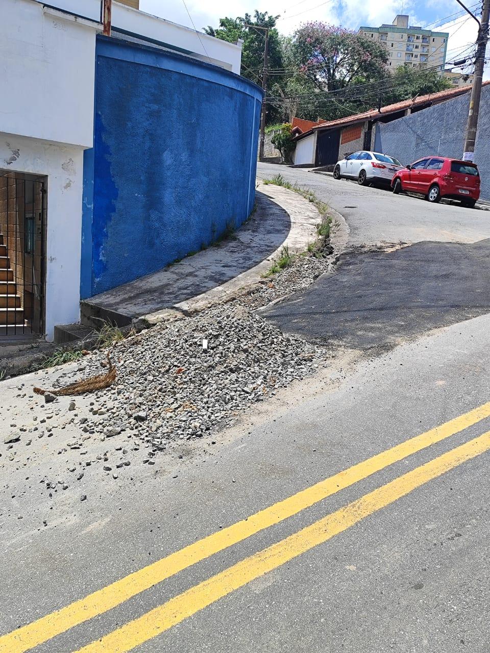 Moradores da Vila Falchi enfrentam transtornos após obra da BRK