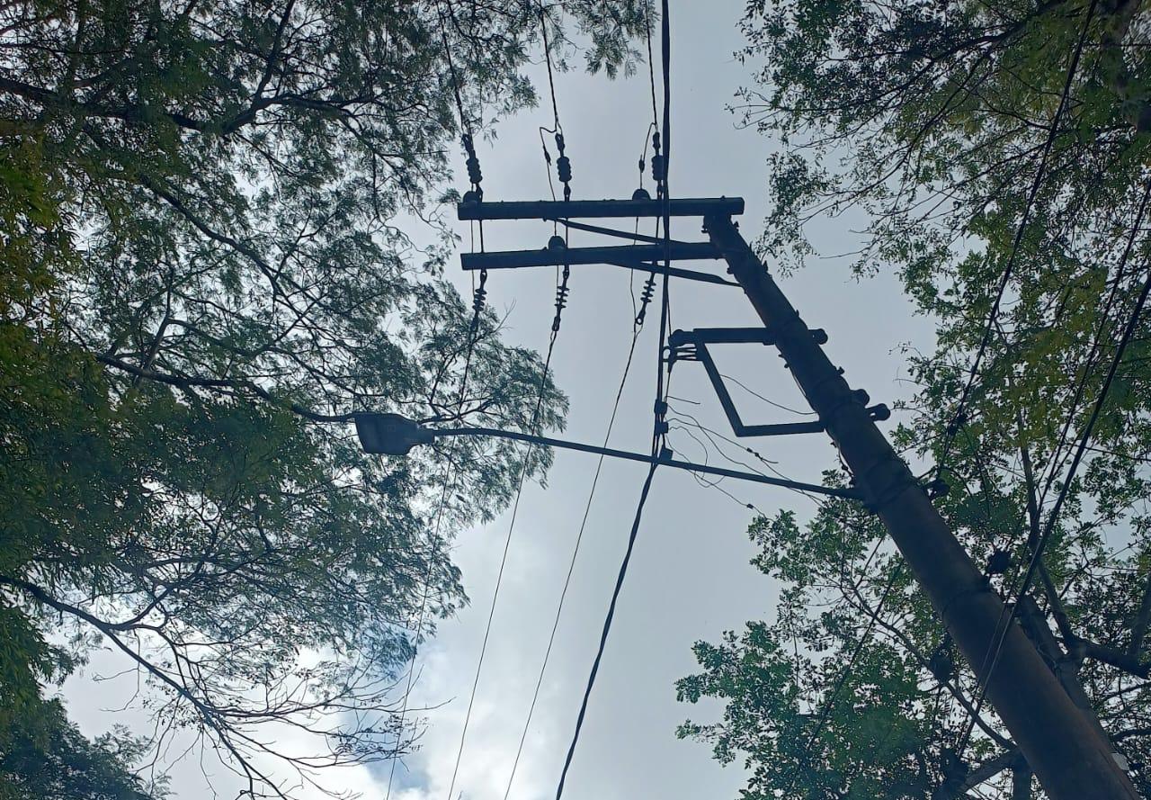 Os moradores do bairro Recanto Vital Brasil estão enfrentando sérios problemas com a constante falta de energia elétrica.