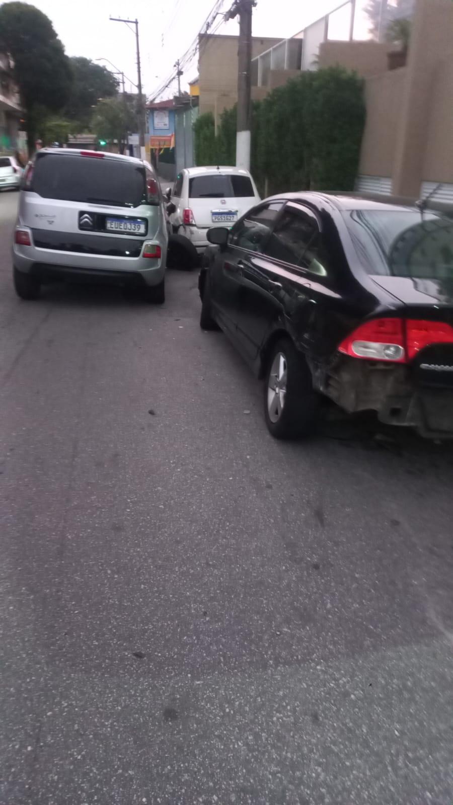 Acidente em Santo André: condutor embriagado abandona carro após colisão