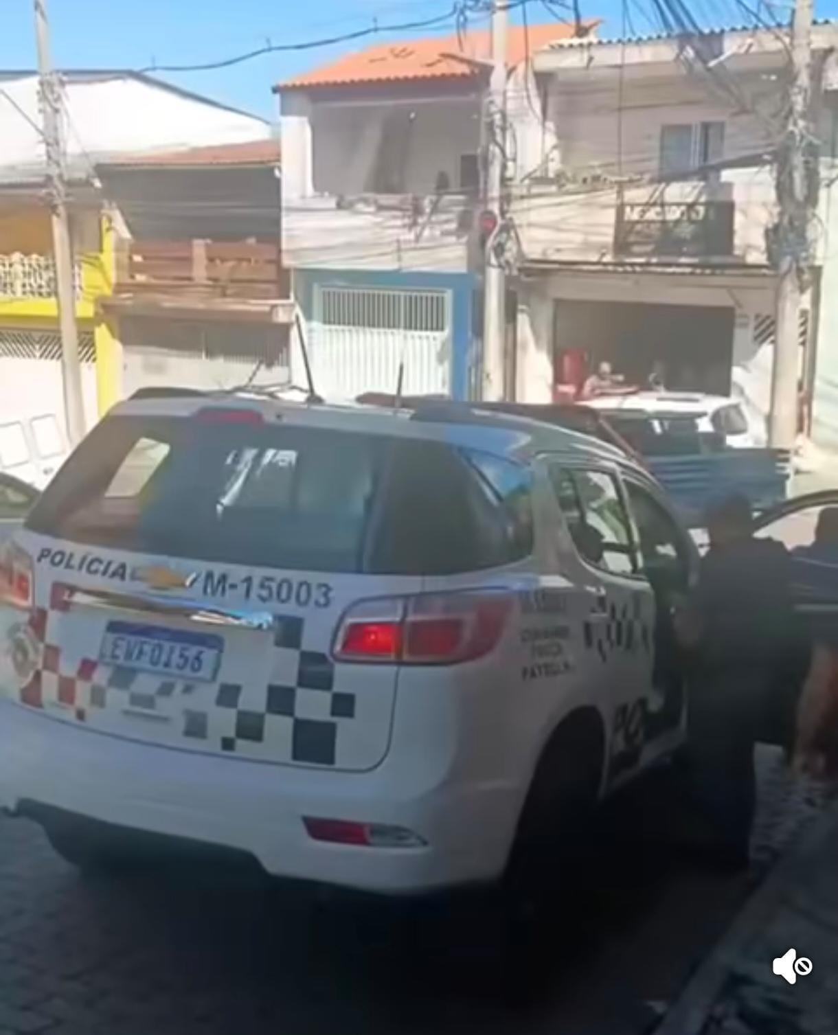 Comerciante é executado com tiro na cabeça em frente a minimercado em Guarulhos