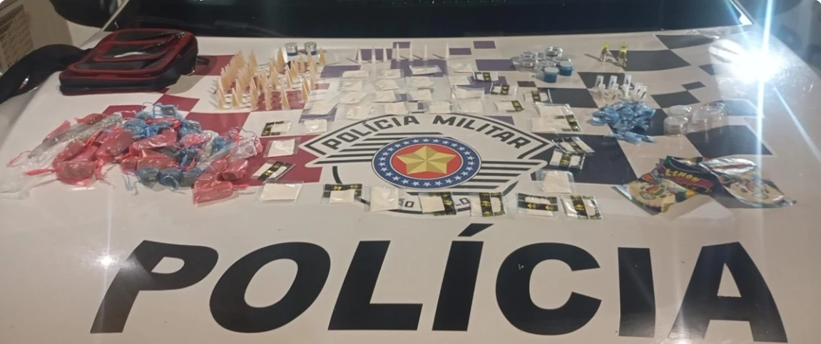 HOMEM É PRESO E DOIS MENORES APREENDIDOS COM DROGAS EM MAUÁ