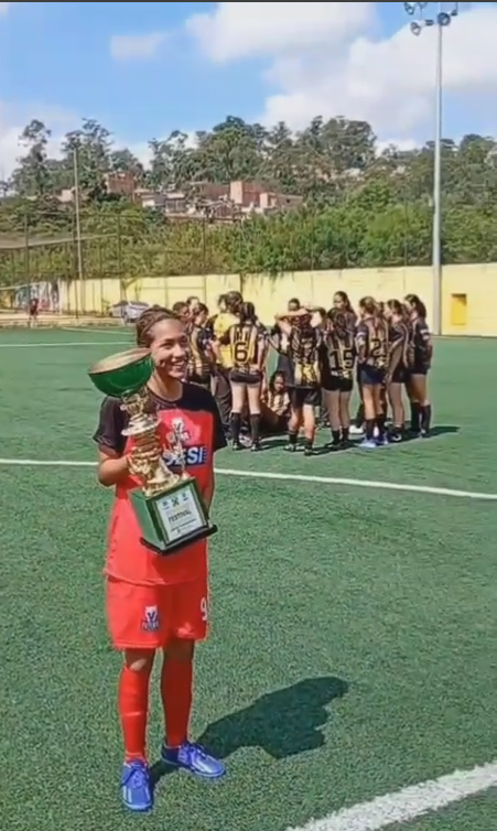 KAMILY FAZ GOL OLÍMPICO E SE DESTACA NO FESTIVAL DE FUTEBOL FEMININO EM SANTO ANDRÉ
