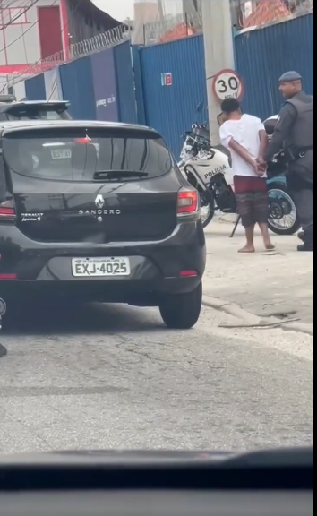 MOTORISTA SURPREENDE BANDIDOS EM FUGA E AJUDA NA PRISÃO EM SÃO BERNARDO