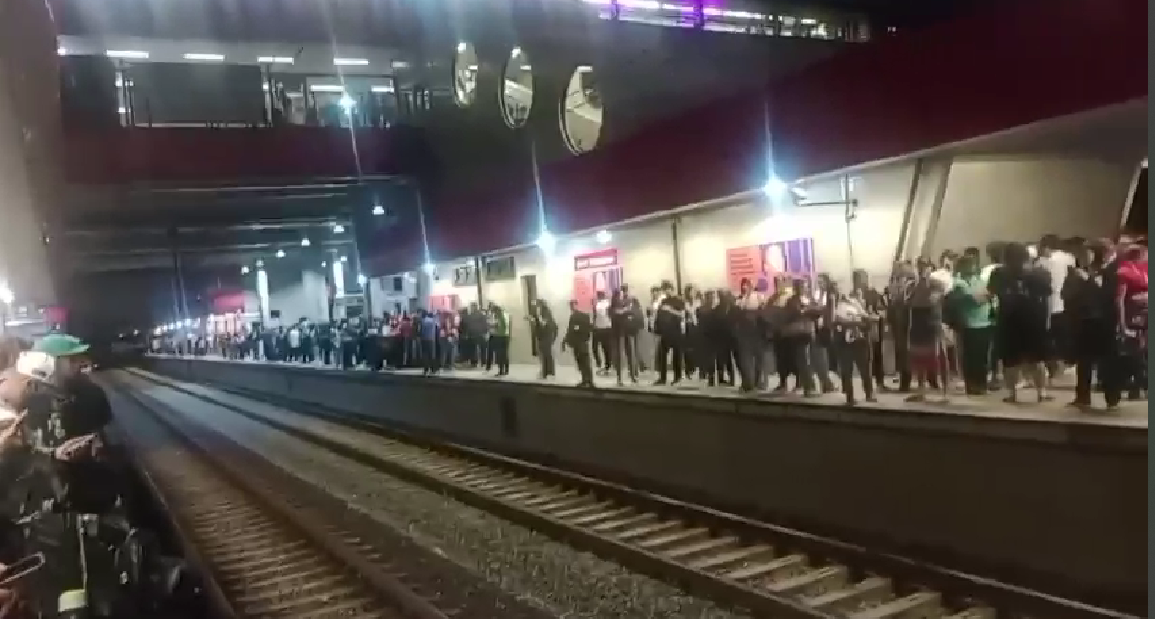 Noite de transtornos na Linha Turquesa: chuva afeta circulação dos trens