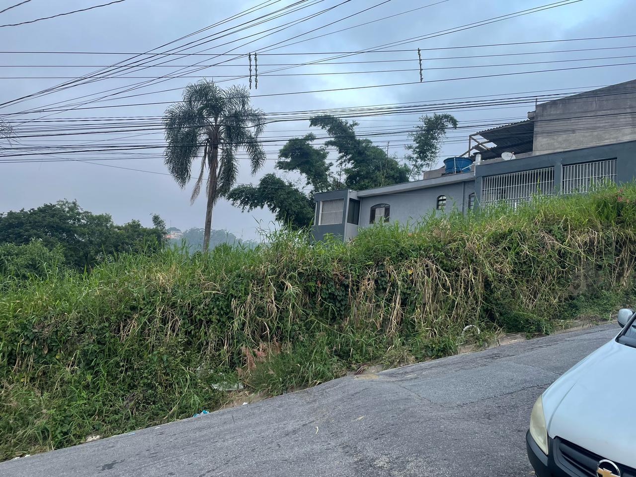 TERRRENO SUJO E ESCURO VIROU ESCONDERIJO DE CRIMINOSOS EM MAUÁ