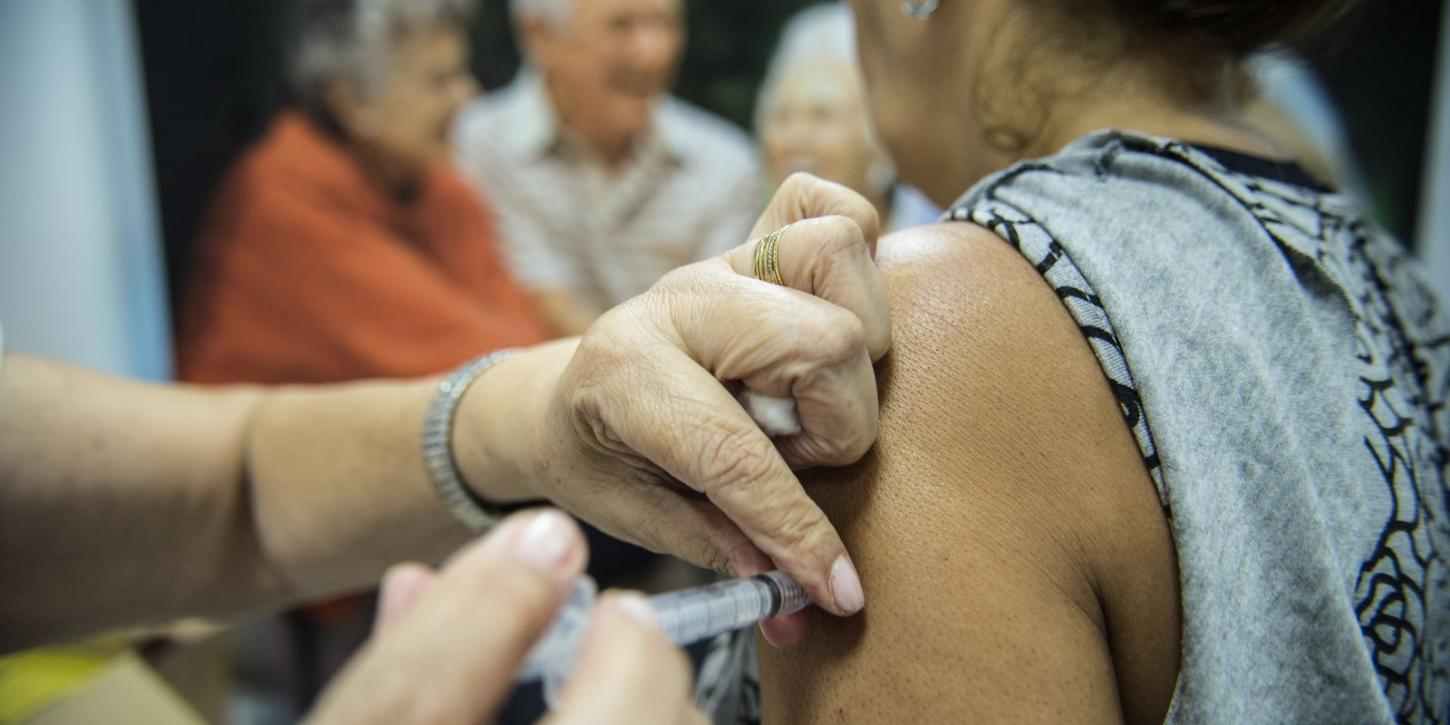 CASOS DE INFLUENZA SUPERAM COVID-19 ENTRE IDOSOS E ACENDEM ALERTA NO BRASIL