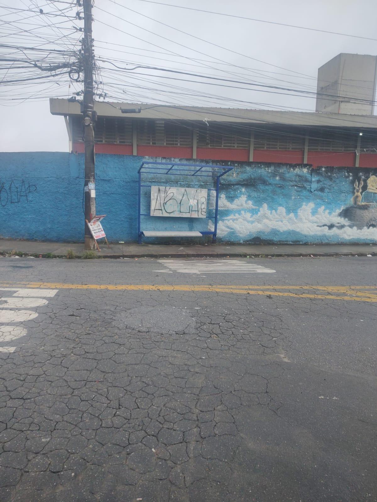PONTO DE ÔNIBUS SEM COBERTURA PREOCUPA MORADORES NO JARDIM MAUÁ
