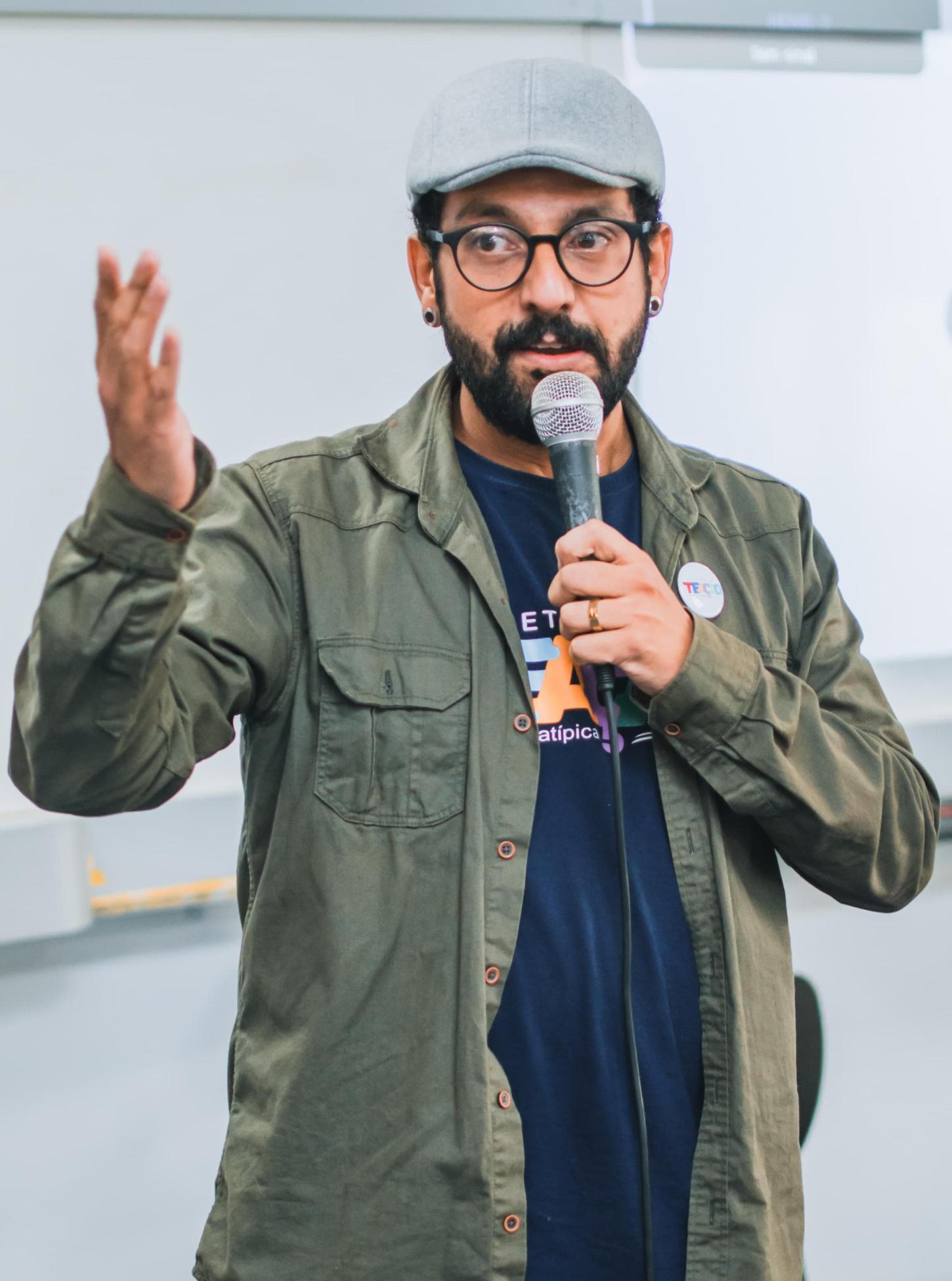 THIAGO ALMEIDA: PAI ATÍPICO, EDUCADOR SOCIAL E VOZ ATIVA NA LUTA PELA INCLUSÃO