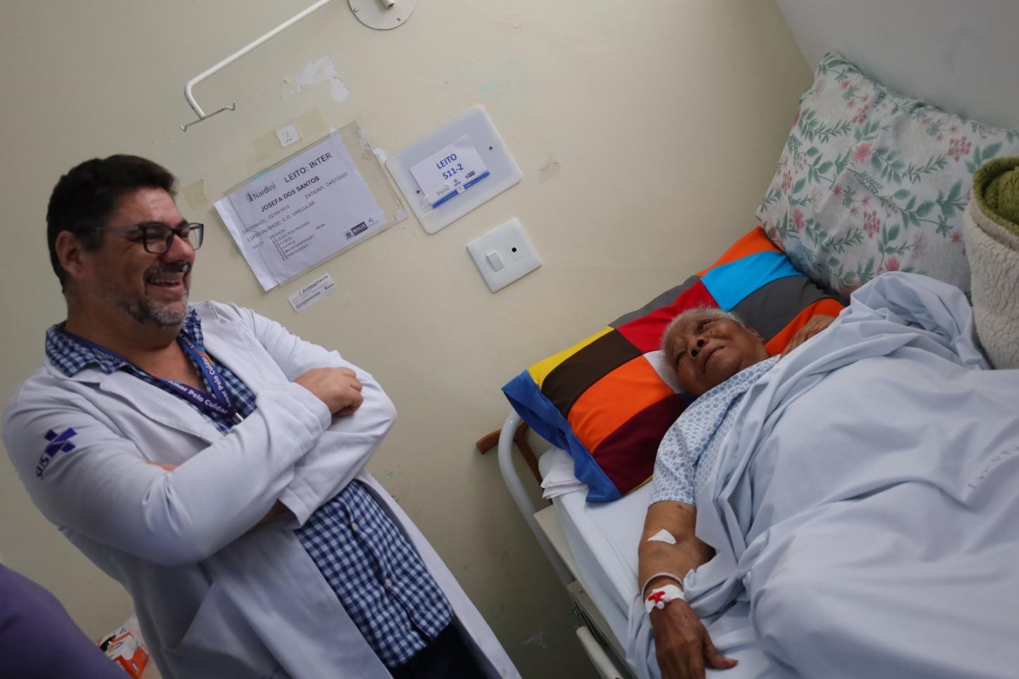 AOS 110 ANOS, DONA JOSEFA DÁ LIÇÃO DE VIDA EM HOSPITAL NARDINI