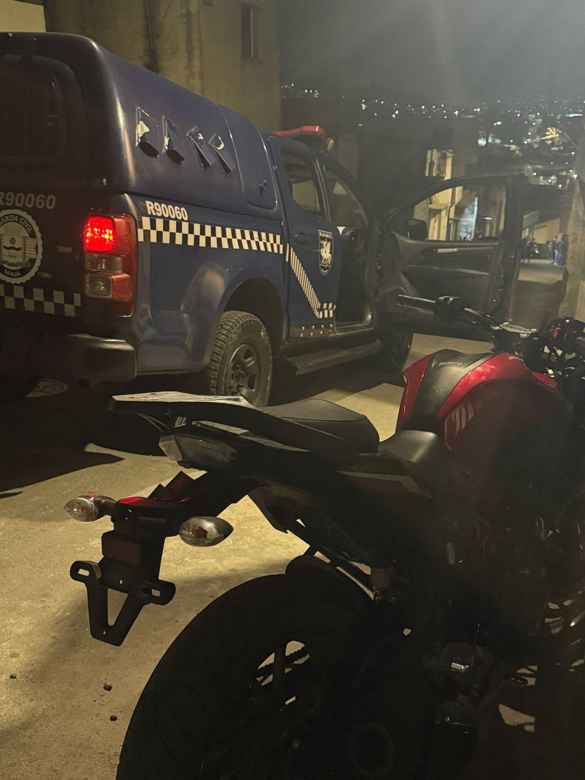 GCM MAUÁ RECUPERA MOTO ROUBADA E ENCERRA BAILE IRREGULAR COM 500 PESSOAS NO JARDIM ORATÓRIO