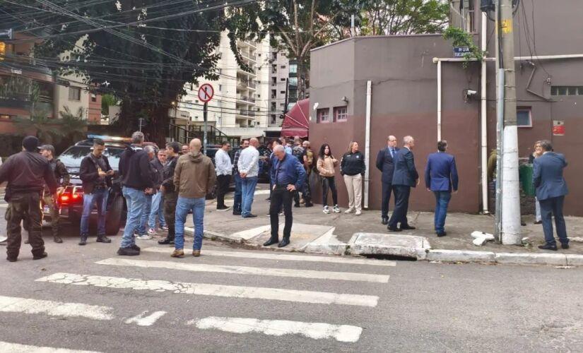 DELEGADO TROCA TIROS COM CRIMINOSO EM PINHEIROS E POLÍCIA SUSPEITA DE ATENTADO