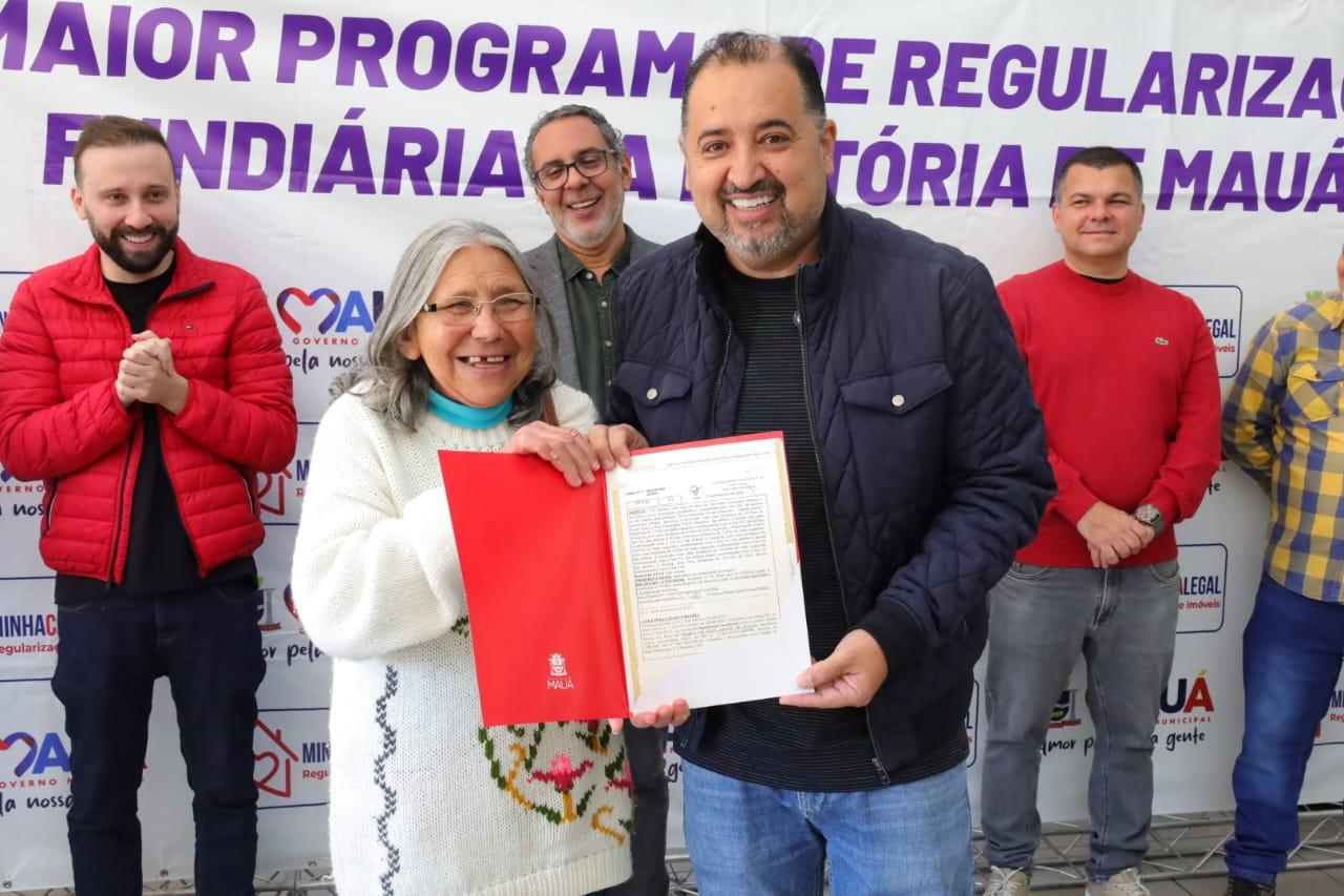 ENTREGA DE TÍTULOS GARANTE CASA PRÓPRIA PARA FAMÍLIAS DO PARQUE DAS AMÉRICAS E ITAPARK