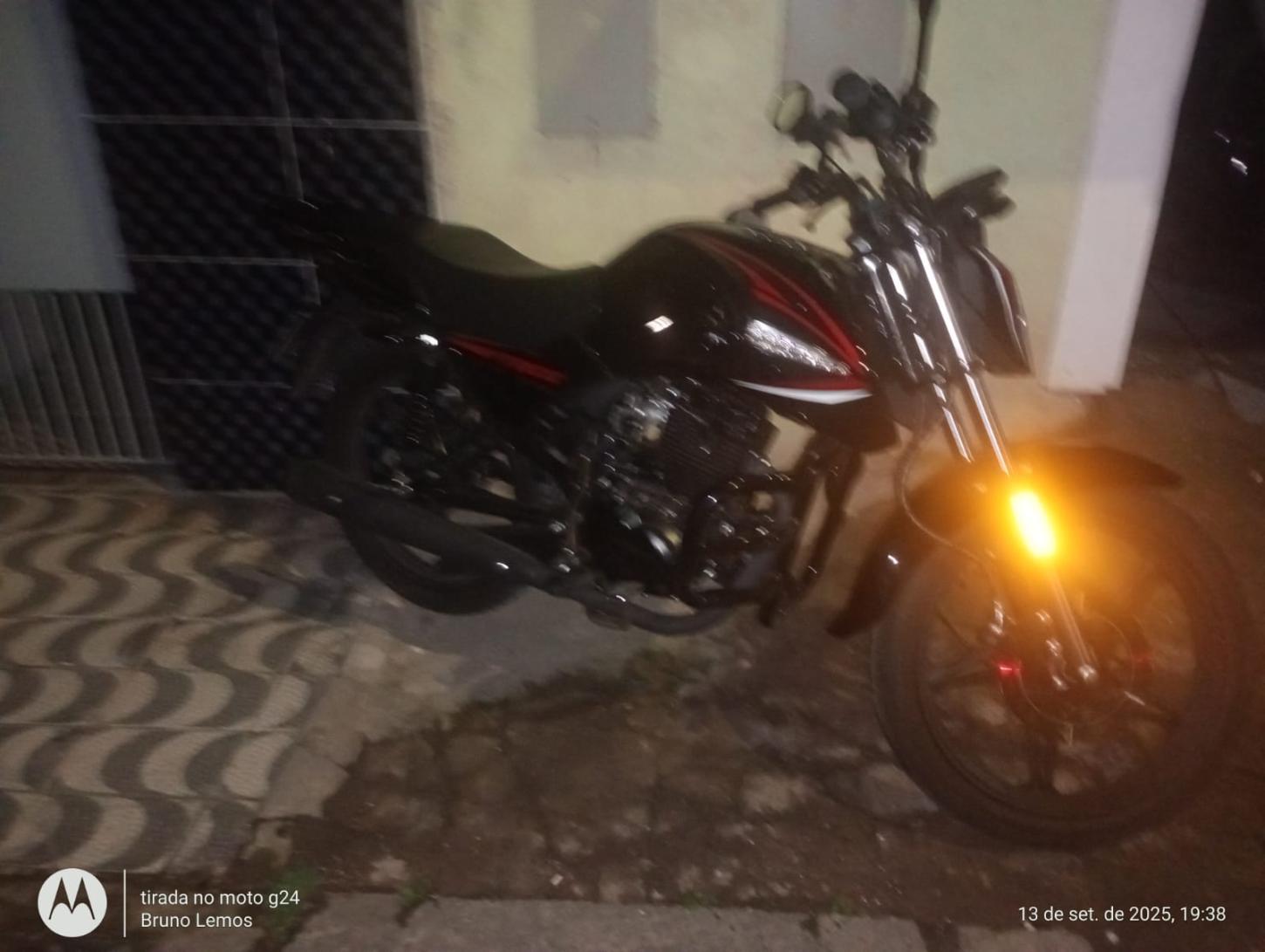 MISTÉRIO EM RESIDÊNCIA: MOTO SOME DURANTE A NOITE