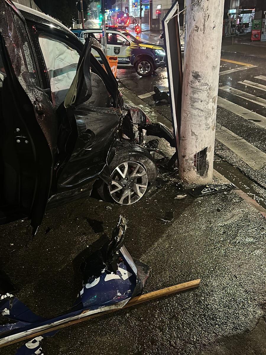 MOTORISTA EMBRIAGADO BATE EM MURO APÓS TENTAR FUGIR DA GCM EM SÃO BERNARDO