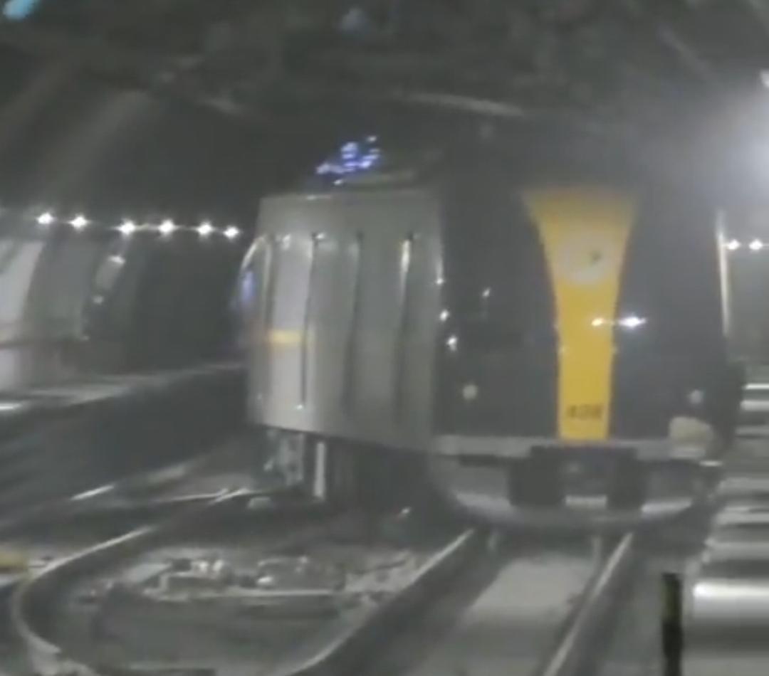 Trem descarrila na Linha Amarela do Metrô de São Paulo e gera transtornos