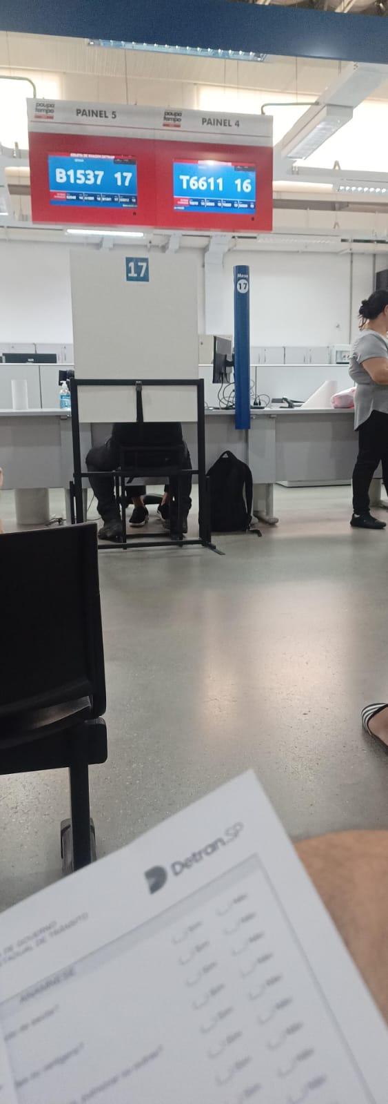 CALOR INSUPORTÁVEL: USUÁRIOS RECLAMAM DA FALTA DE AR-CONDICIONADO NO POUPATEMPO MAUÁ