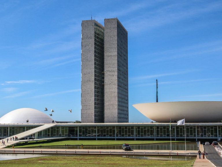 Congresso vota autorização permanente para reduzir imposto de renda nesta quinta-feira