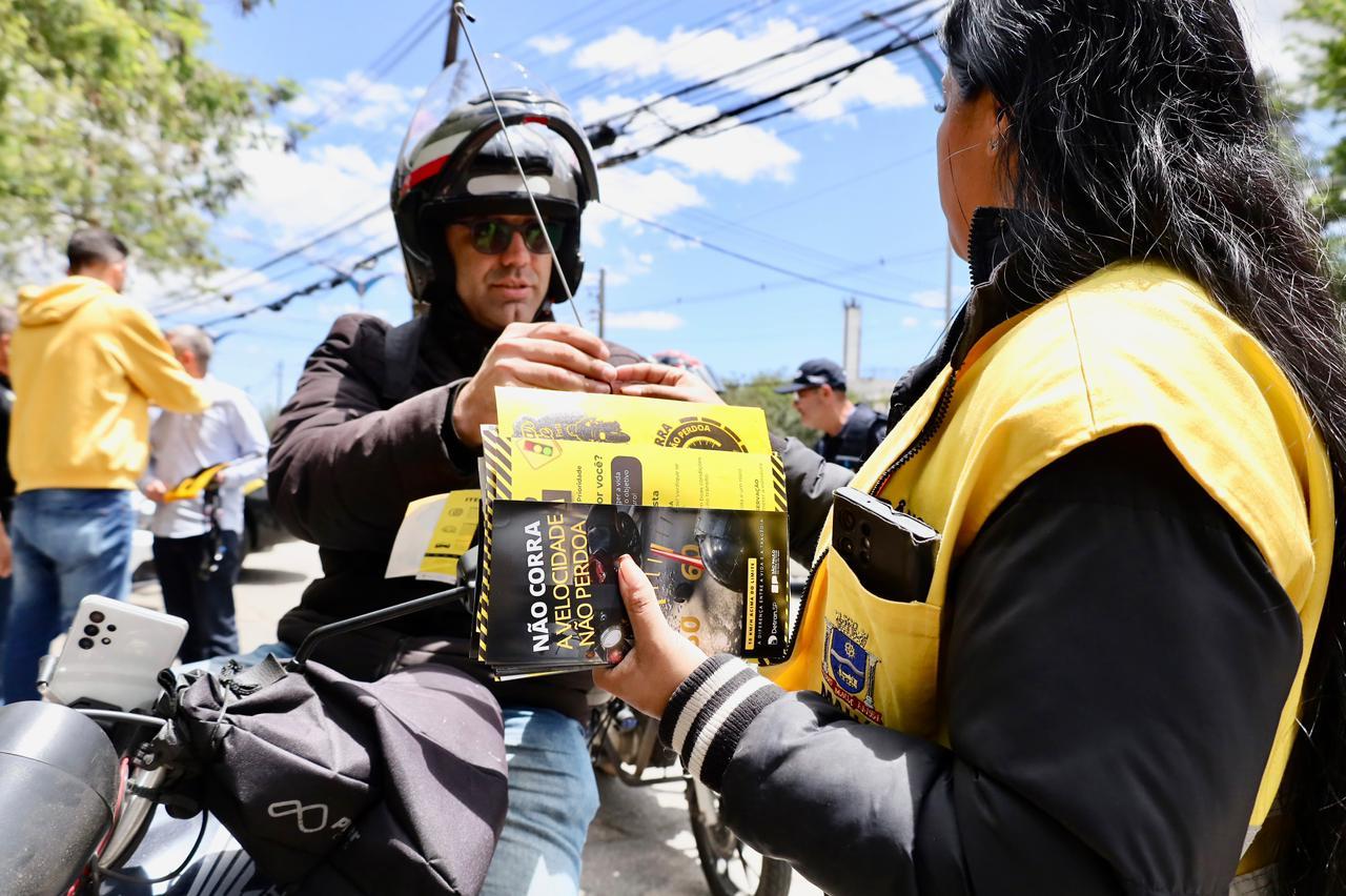 FAZ SEU CORRE, SEM CORRER: AÇÃO EDUCATIVA REÚNE MOTOCICLISTAS NA DIVISA ENTRE MAUÁ E SANTO ANDRÉ