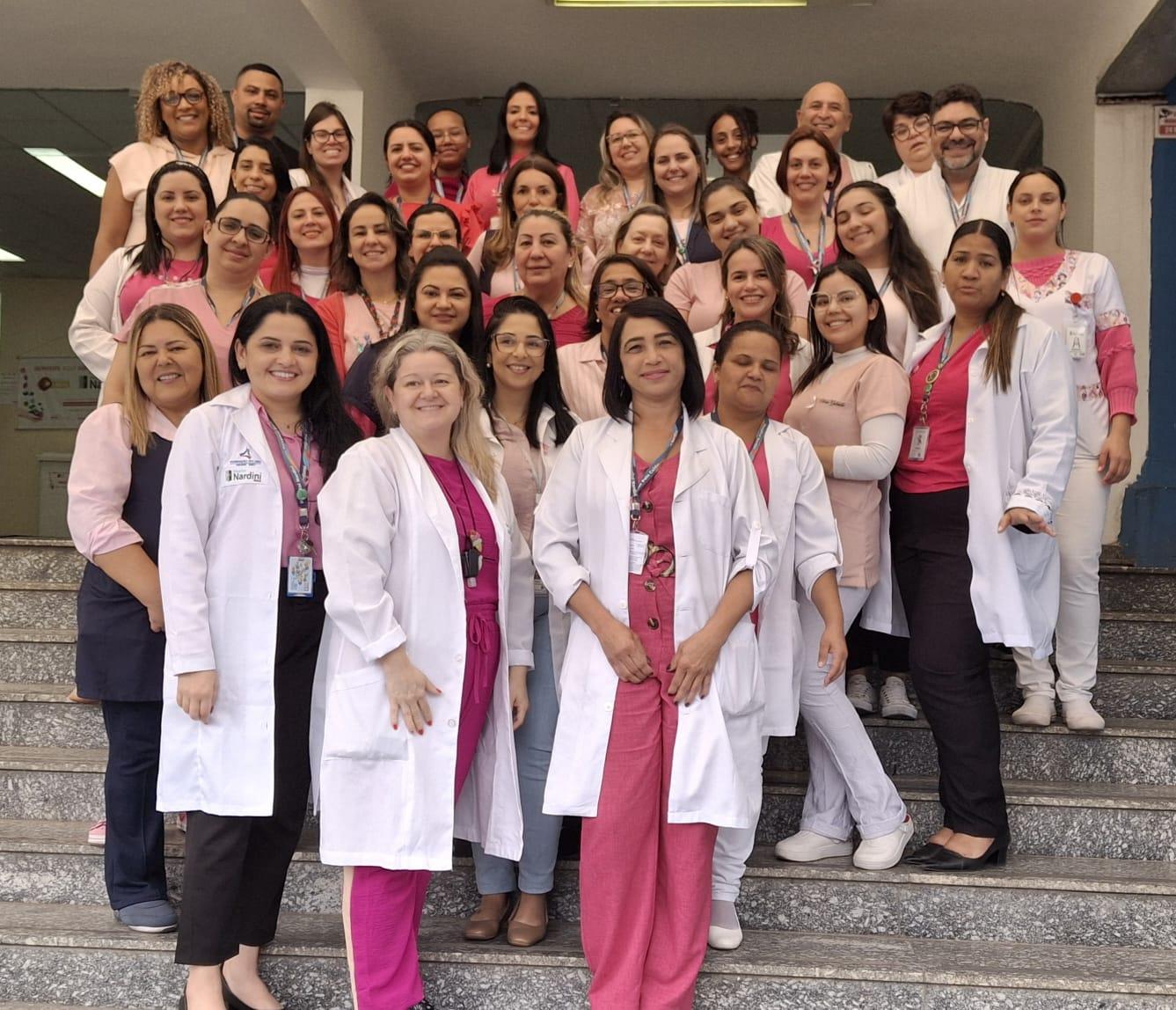 HOSPITAL NARDINI VESTE ROSA E PROMOVE MÊS DE CONSCIENTIZAÇÃO CONTRA O CÂNCER DE MAMA
