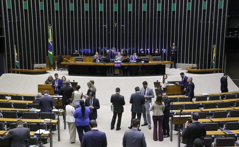 Aprovado texto-base de projeto que regulamenta tributo para serviços de streaming