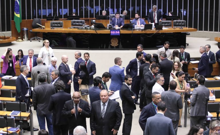 Câmara aprova projeto que transforma cargos no Tribunal Regional do Trabalho em Cuiabá