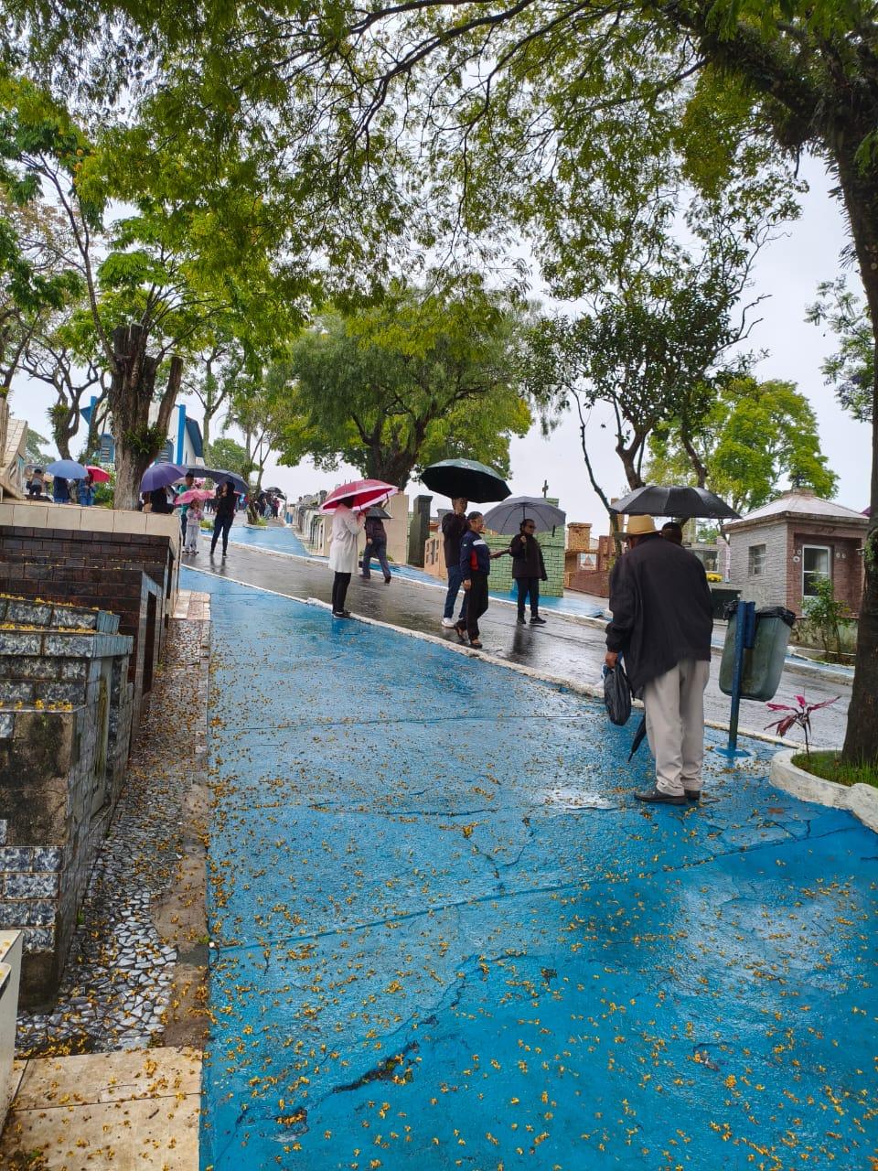 MAIS DE 300 PESSOAS PARTICIPAM DA MISSA DE ABERTURA DO DIA DE FINADOS NO CEMITÉRIO SANTA LÍDIA EM MAUÁ