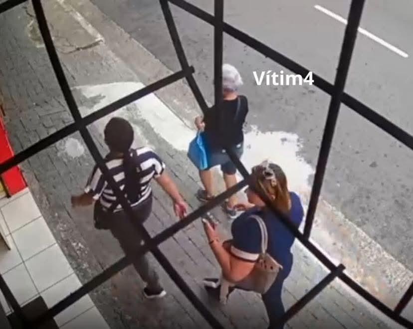 MULHERES SEQUESTRAM IDOSA E OBRIGAM TRANSFERÊNCIA DE R$ 30 MIL