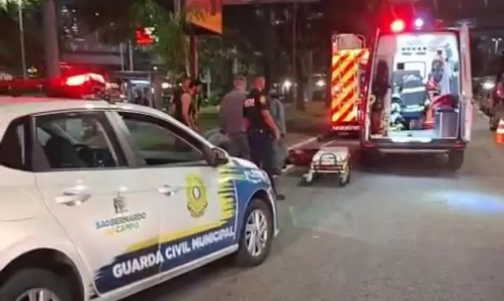 DUAS JOVENS SÃO ATROPELADAS NA PEREIRA BARRETO; MOTOCICLISTA FOGE E DEIXA MÁQUINA DE COBRANÇA NO LOCAL