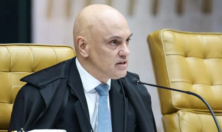 Moraes suspende visitas de Flávio a Bolsonaro na prisão domiciliar
