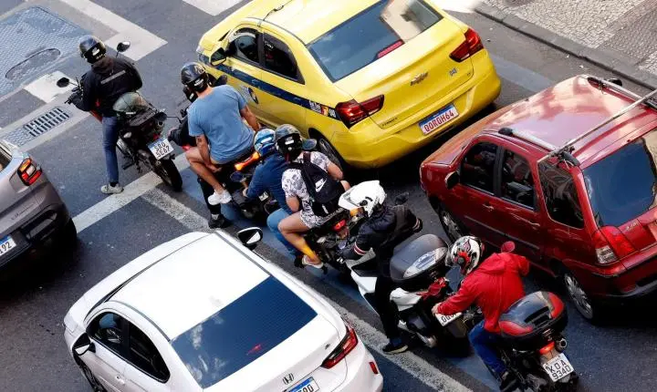 Mortes envolvendo moto aumentam com expansão da economia de aplicativo
