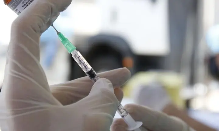 Sarampo: infectologista alerta para vacinação em viagens para a Copa